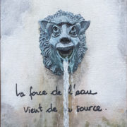 Dipinto di Soletti con testa di leone da cui sgorga acqua e frase La force de l’eau vient de la source