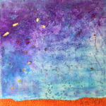 Dipinto astratto con fascia arancio materica in basso e campo viola‑blu dinamico sopra, punteggiato da piccoli punti colorati.