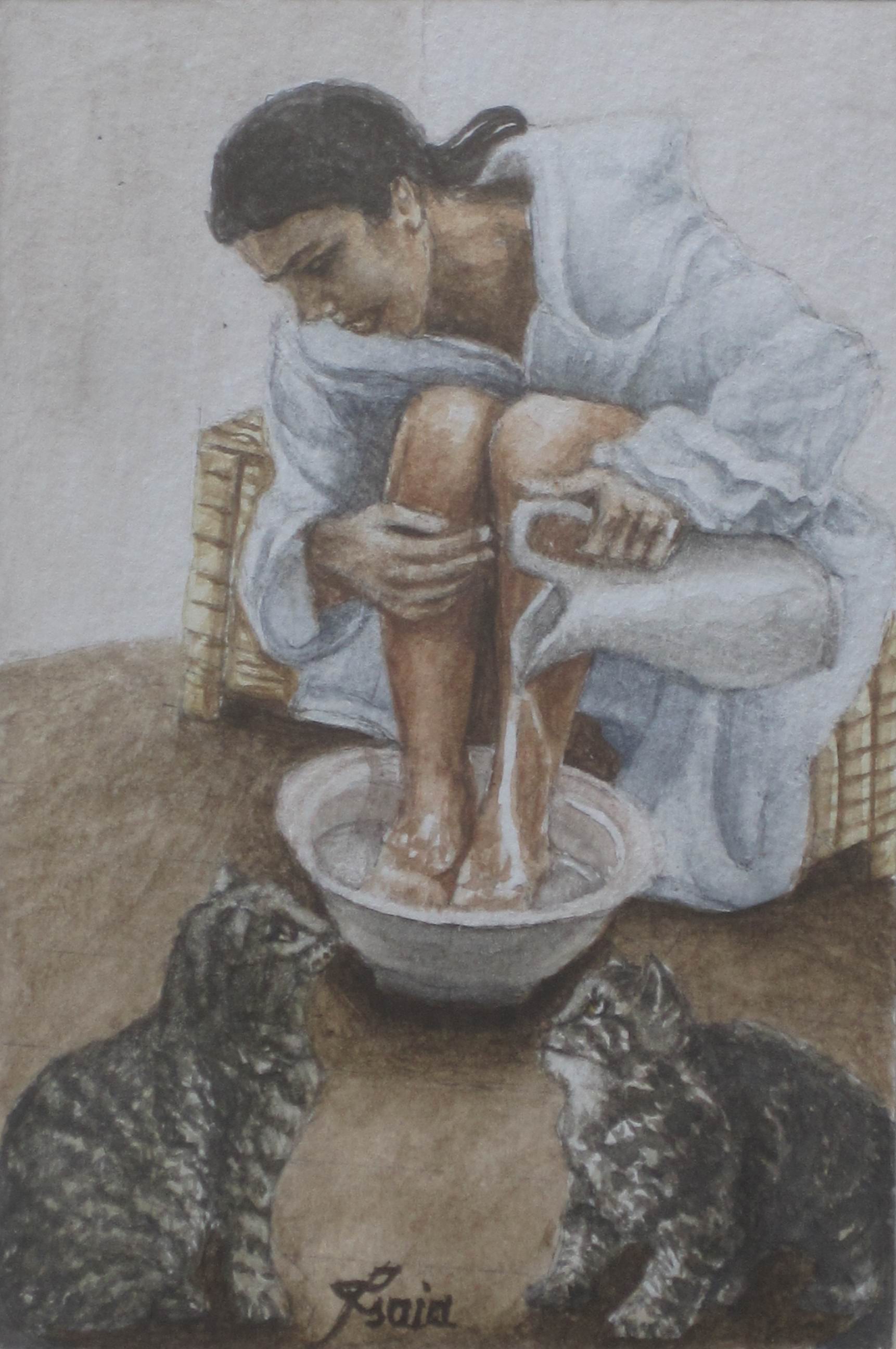 Bimba seduta su una sedia si lava i piedi in un catino mentre alcuni gatti la osservano curiosi.