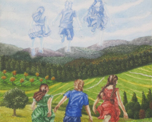 Tre ragazzi corrono su un sentiero di montagna guardando il cielo, dove tre ombre fluttuano come presenze leggere.