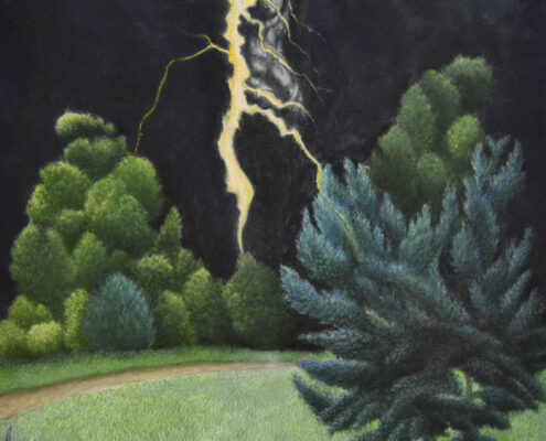 Aquila in volo su prato verde con figura luminosa formata da fulmine nel cielo scuro.