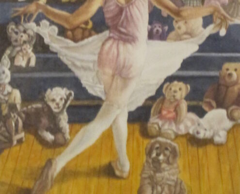 Ballerina in posa davanti a un pubblico di peluche seduti su panche, atmosfera giocosa e infantile.