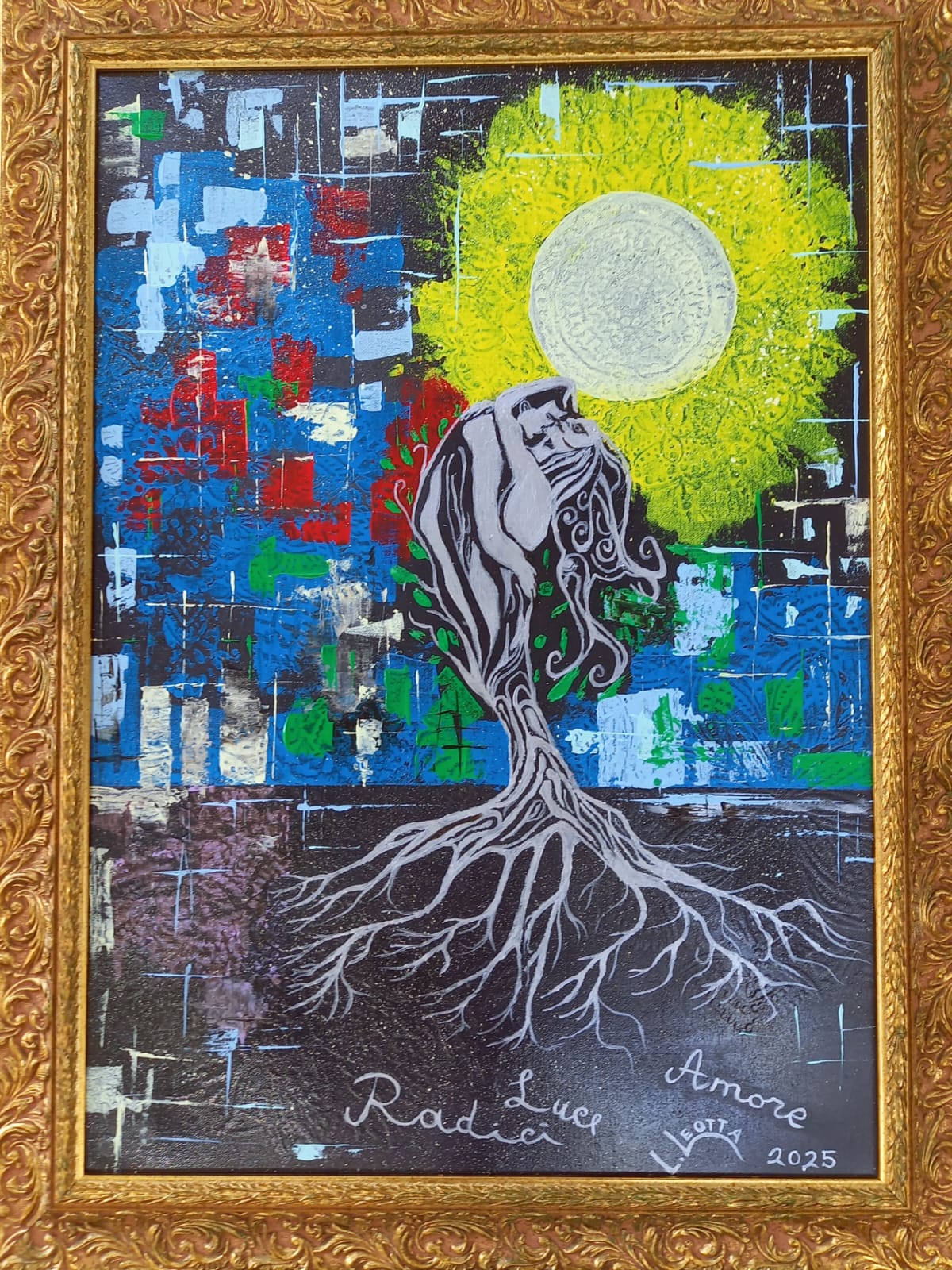 Quadro Le Radici, luce e amore di Luca Leotta, estemporanea acrilico: radici, due amanti, cielo geometrico rosso e blu, aura luminosa