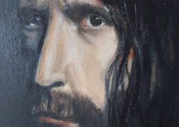 Ritratto espressionista di Cristo con corona di spine, realizzato a olio su tela, caratterizzato da forti contrasti chiaroscurali e da uno sguardo intenso che emerge da un fondo scuro.