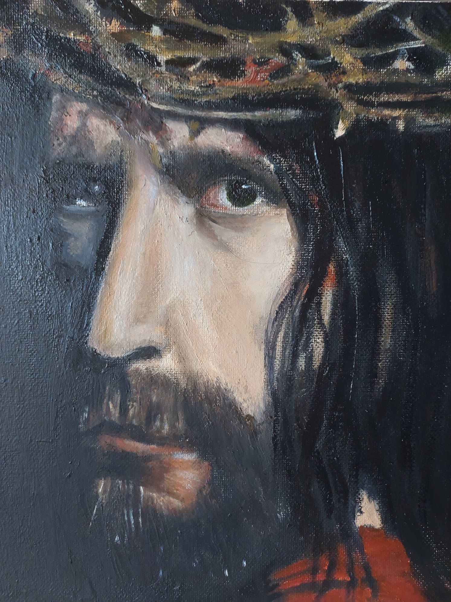 Ritratto espressionista di Cristo con corona di spine, realizzato a olio su tela, caratterizzato da forti contrasti chiaroscurali e da uno sguardo intenso che emerge da un fondo scuro.