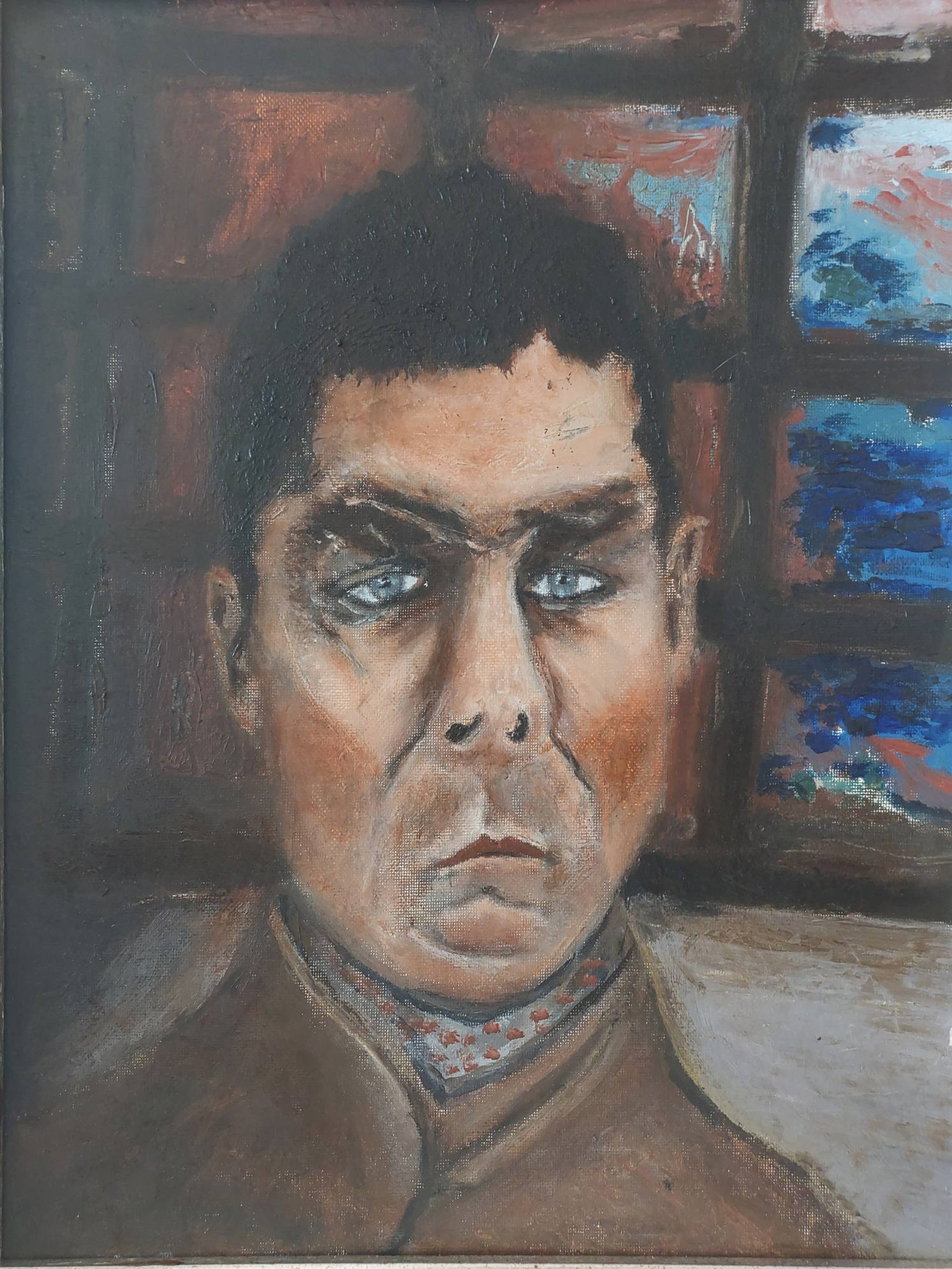 Ritratto espressionista di un ergastolano realizzato a olio su tela, con volto frontale, sguardo intenso e finestra sullo sfondo dai toni scuri e contrastati.