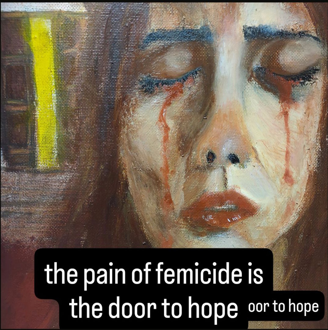 Dipinto espressionista contemporaneo raffigurante il primo piano del volto di una donna con gli occhi chiusi e lacrime rosse, realizzato con pennellate materiche nei toni del bruno, ocra e un dettaglio giallo luminoso sullo sfondo.