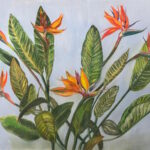 Sterlizie dipinte da Dora Pianezzola con foglie verdi e fiori arancioni e blu su fondo chiaro.