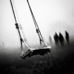 Fotografia surrealista in bianco e nero della serie Surreal Shots, tra realtà, immaginazione e paradosso visivo.