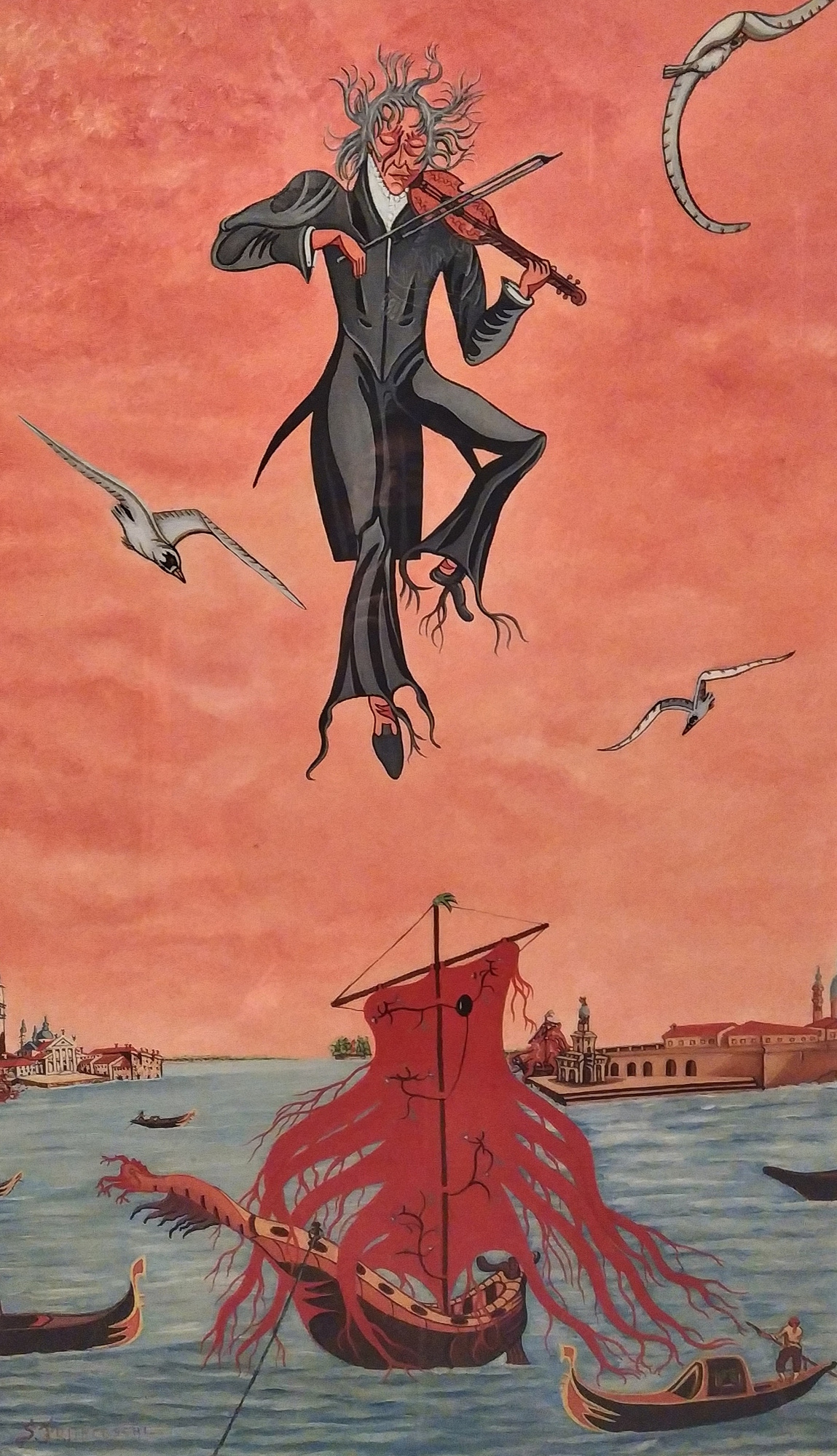 Dipinto surreale di Sergio Franceschi intitolato "Il violinista". Un musicista in frac nero fluttua in un cielo aranciato suonando il violino, con gambe che terminano in radici. Sotto di lui, un paesaggio marino veneziano con gondole e un vascello dalla grande vela rossa sfilacciata.